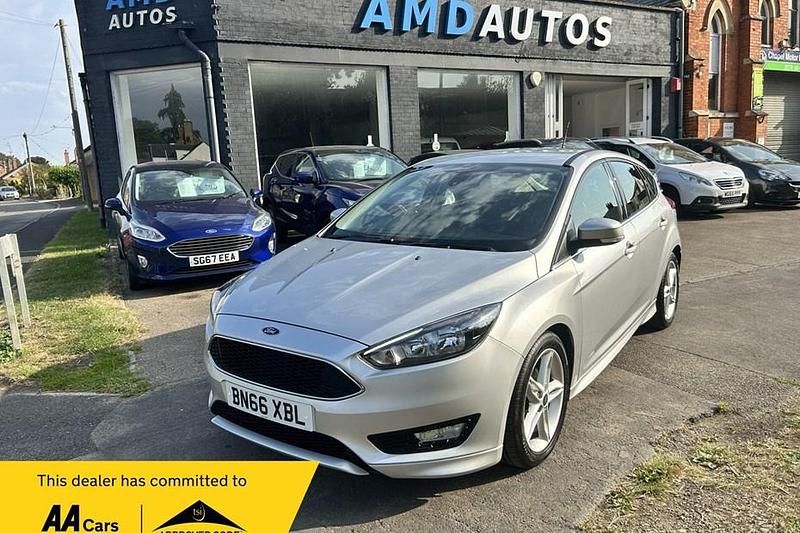 Silver Used 2016 Ford Focus Zetec Hatchback | £5,495 (Fair price) - Image 1/1