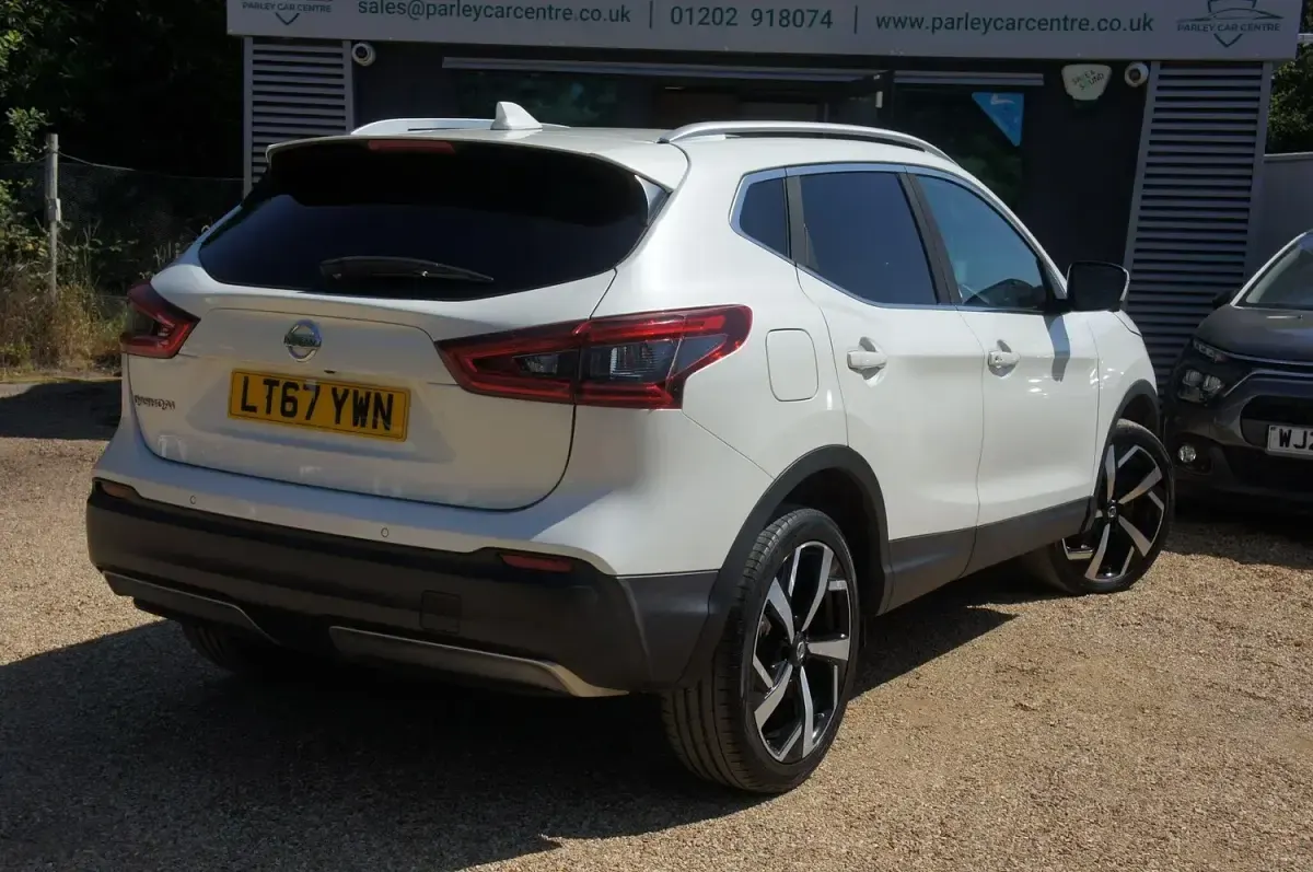 Used Nissan Qashqai Tekna 2017 White SUV