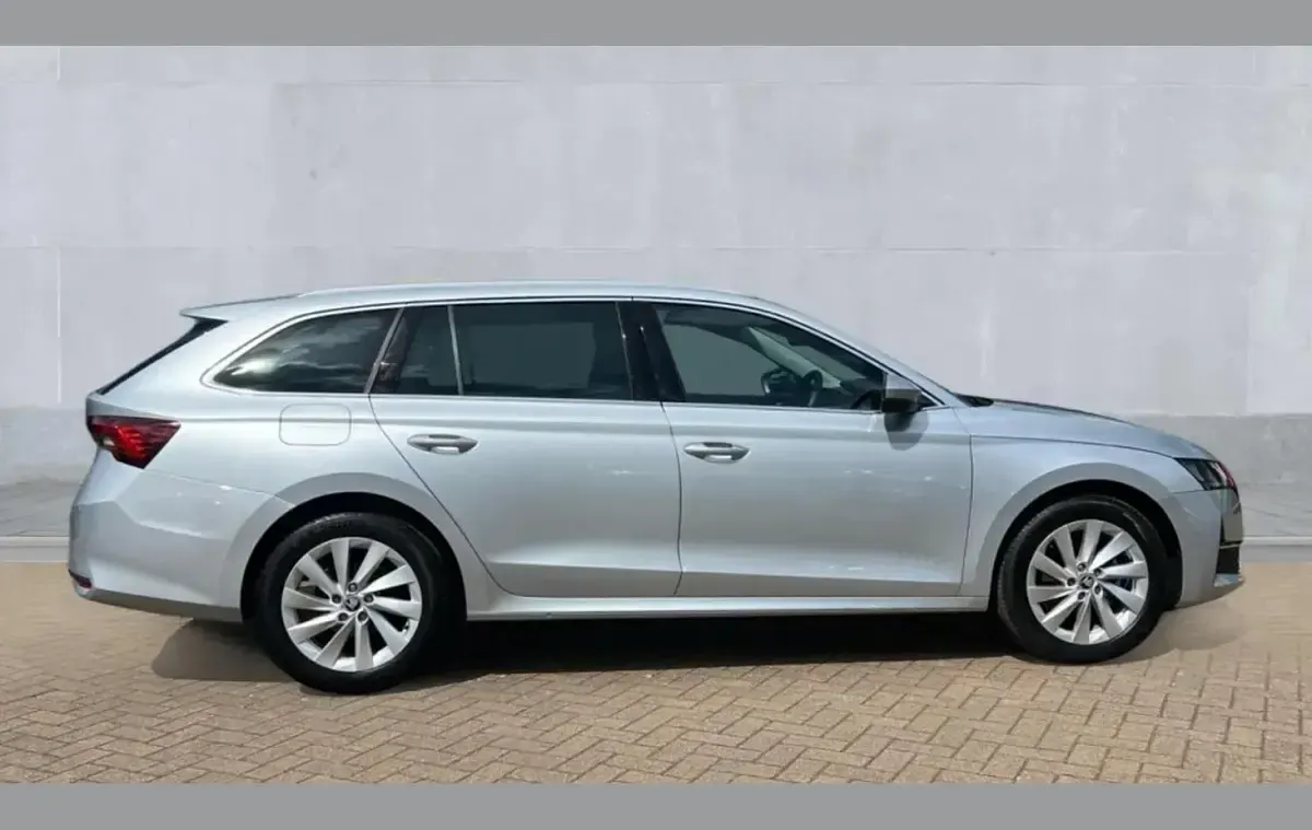 Usado Skoda Octavia SE L 147 CV (108 kW) 2025 Plateado Familiar