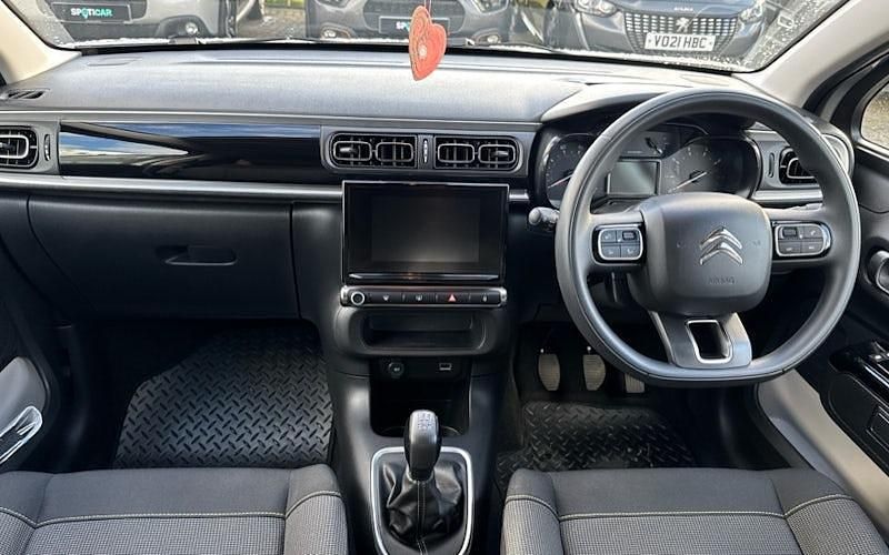Begagnad Citroën C3 PureTech 83 HK (61 kW) 2024 Röd Halvkombi