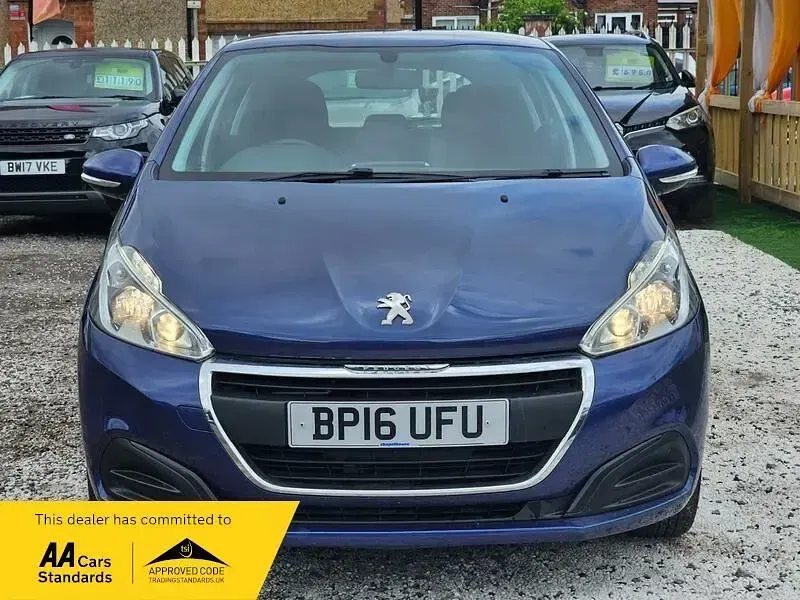 Used Peugeot 208 Active 68 HP (50 kW) 2016 Blue Hatchback