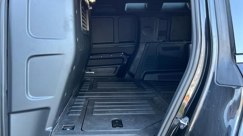 Used Land Rover Defender HSE Dynamic 300 HP (220 kW) 2024 Metallic  santorini black  SUV