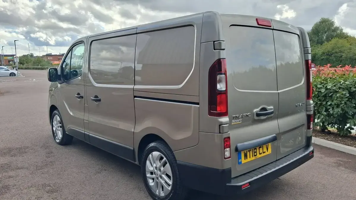 Used Renault Trafic 2018 Beige MPV