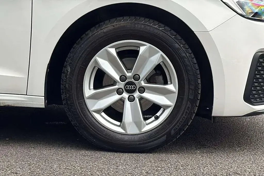 Gebraucht Audi A1 Design 94 PS (69 kW) 2023 Weiß SUV