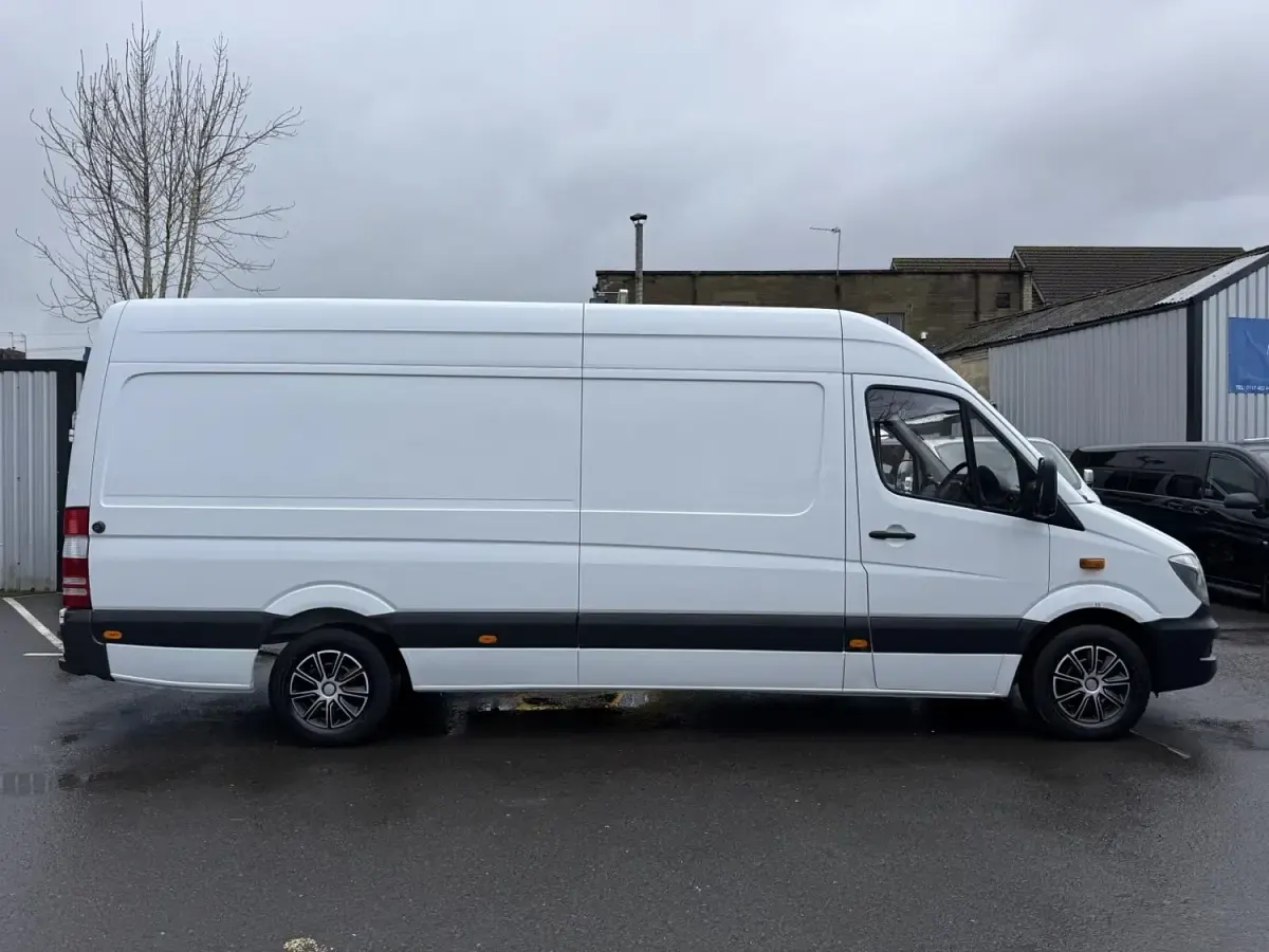 Używany Mercedes Sprinter 112 KM (82 kW) 2018 Biały Van