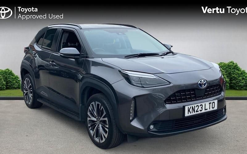 Used 2025 Toyota Yaris Hybrid Estate | £23,550 (Fair price) - Image 1/4