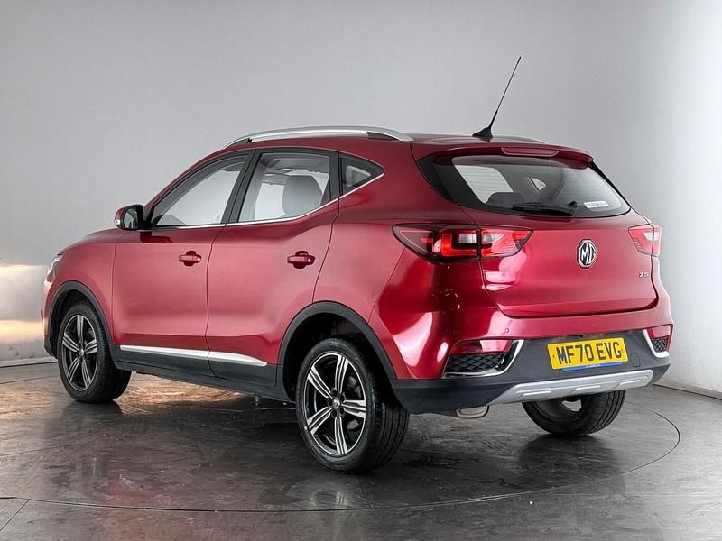 Used MG ZS Exclusive 111 HP (81 kW) 2020 Red Hatchback