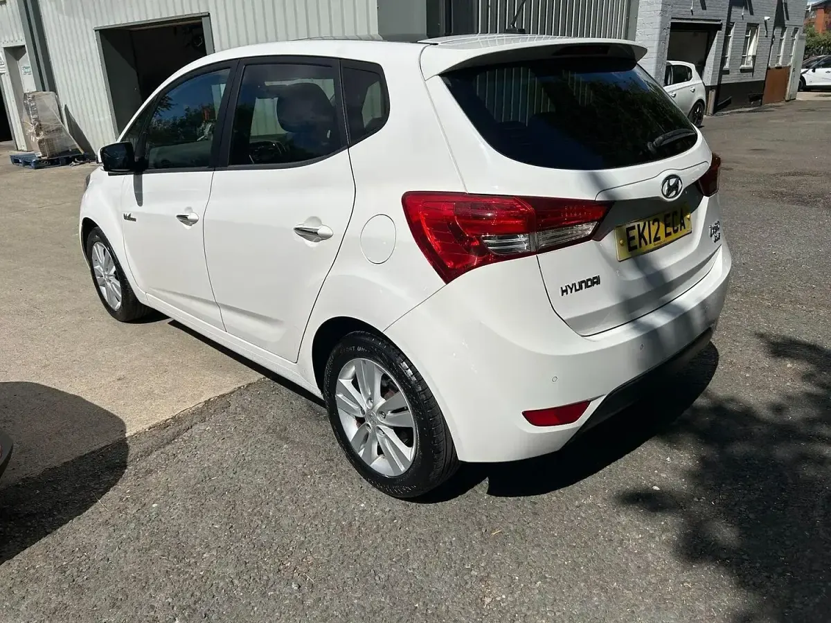 Used Hyundai ix20 Style 116 HP (85 kW) 2012 White Hatchback