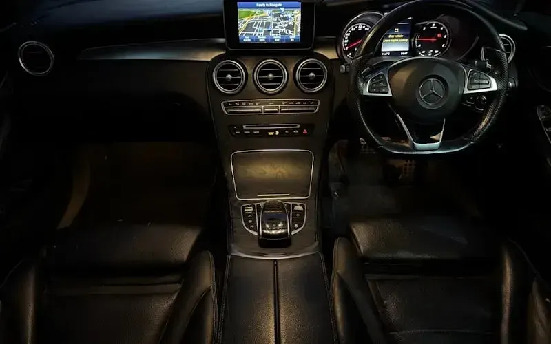 Used Mercedes GLC220 AMG line 170 HP (125 kW) 2015 White SUV