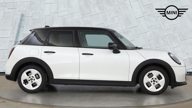 Used Mini Cooper Hatch 154 HP (113 kW) 2024 White Hatchback