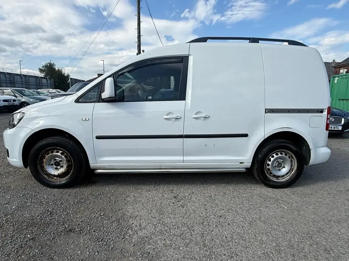 Used VW Caddy Trendline 102 HP (75 kW) 2015 White MPV