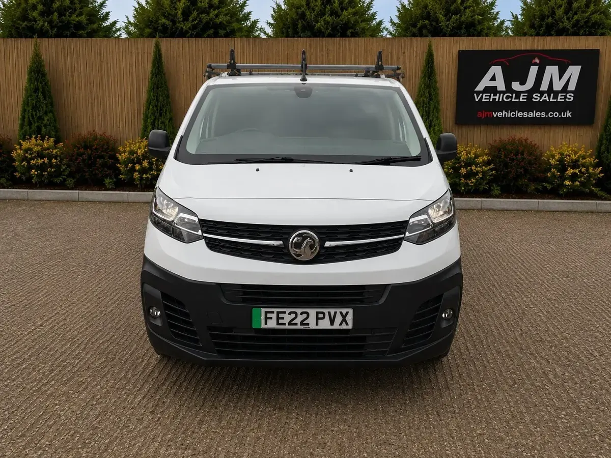 Used Vauxhall Vivaro 100 kW (136 HP) 2022 White MPV