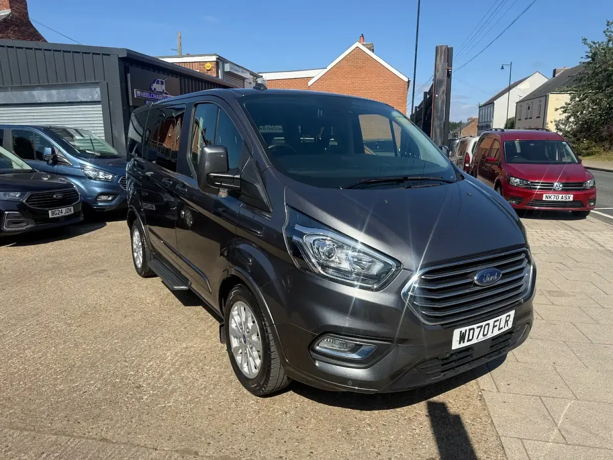 Used Ford Tourneo Custom Titanium 130 HP (95 kW) 2020 Grey Van
