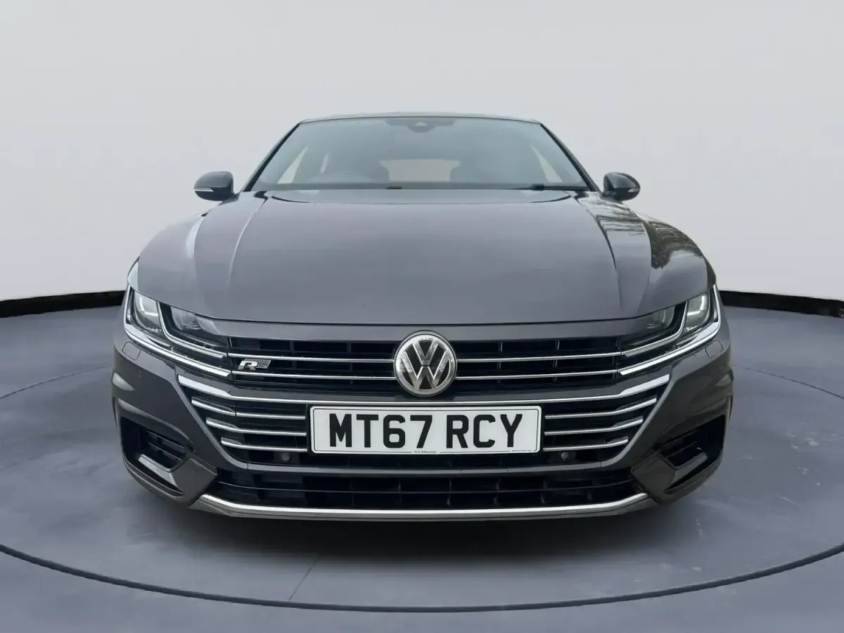 Begagnad VW Arteon R-line 150 HK (110 kW) 2018 Grå Halvkombi