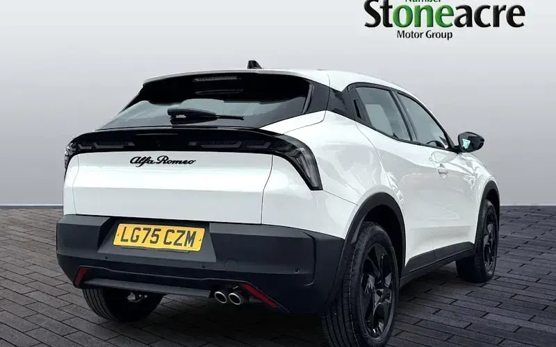 Used Alfa Romeo Junior 136 HP (100 kW) 2024 White SUV
