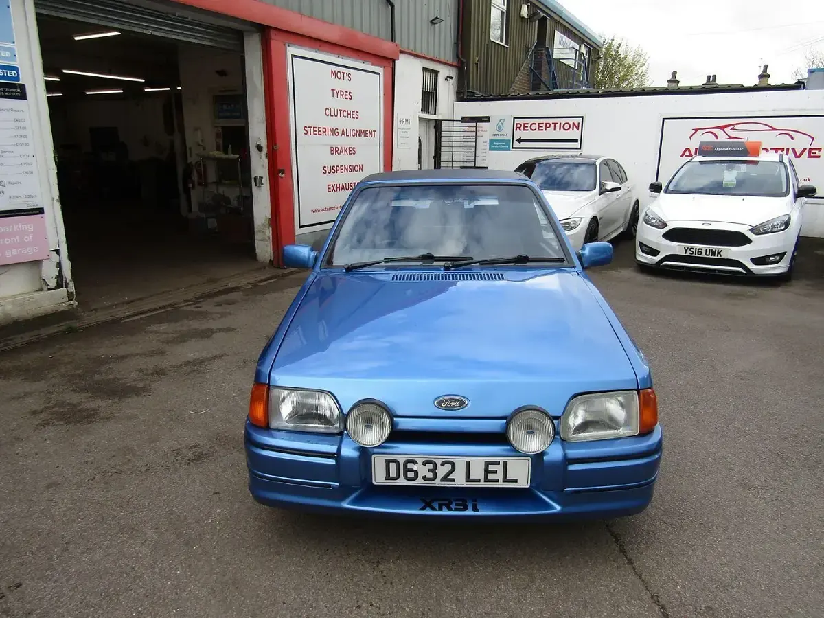 Begagnad Ford Escort Cabriolet 1986 Blå Cab
