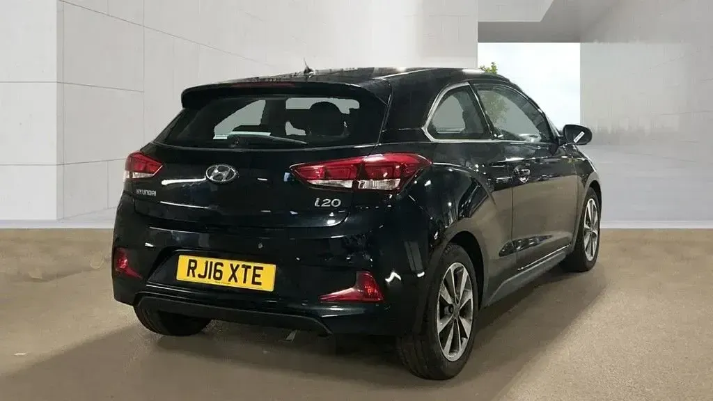Used Hyundai i20 SE 84 HP (61 kW) 2016 Black Coupe