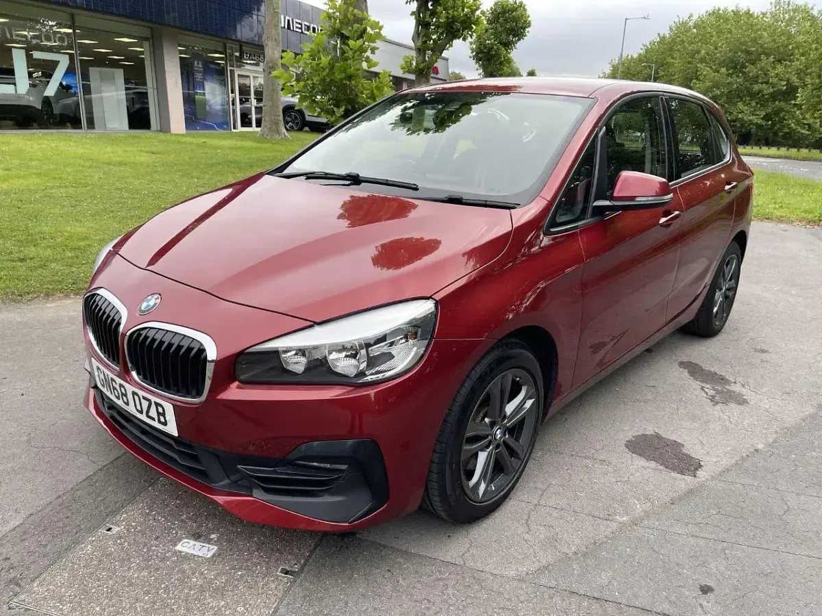 Used BMW 220 Sport Line 189 HP (139 kW) 2018 Red MPV