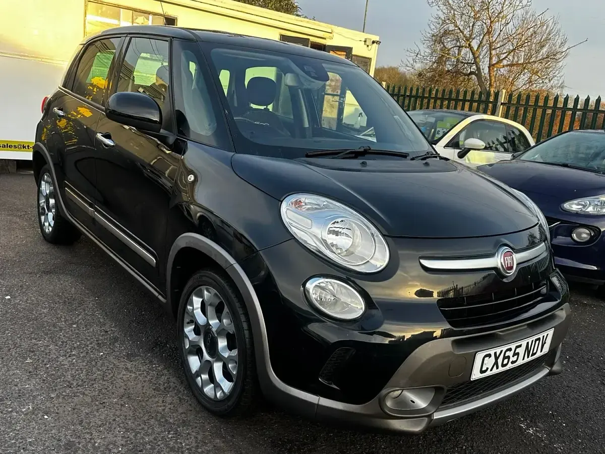 Usado Fiat 500L Trekking 85 HP (62 kW) 2015 Preto Monovolume