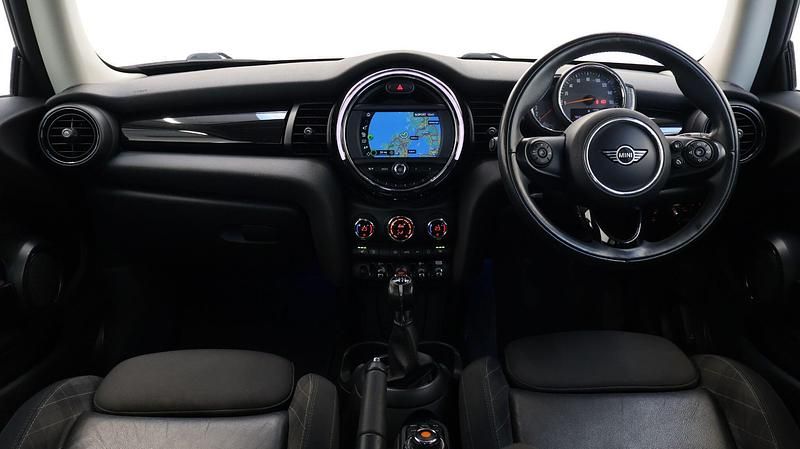 Used Mini Cooper D Hatch 114 HP (83 kW) 2018 Blue Hatchback