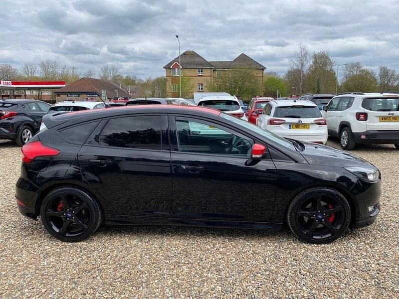 Used Ford Focus Zetec 182 HP (133 kW) 2016 Black Hatchback