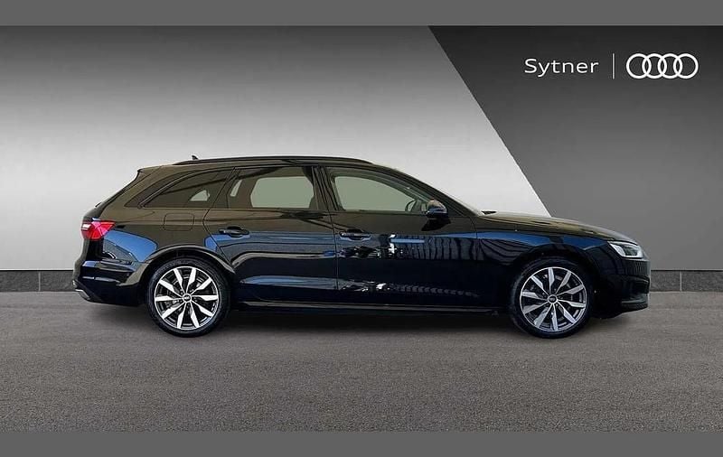 Używany Audi A4 Sport 161 KM (118 kW) 2023 Czarny Kombi