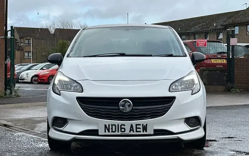 Used Vauxhall Corsa Edition 75 HP (55 kW) 2016 White Hatchback