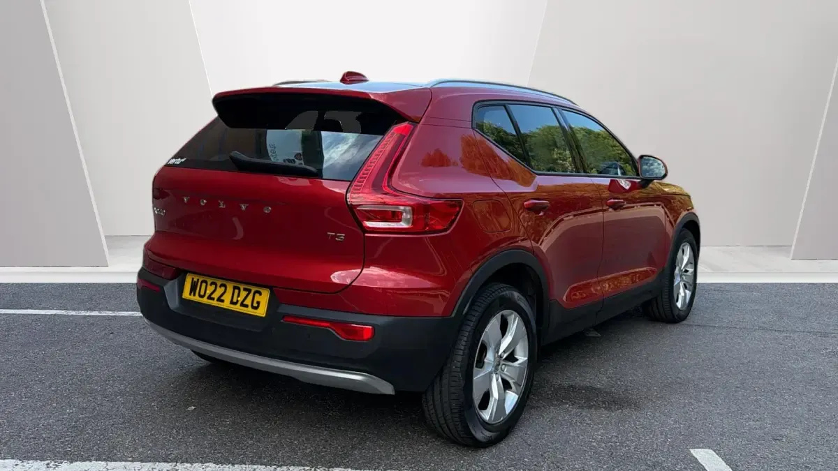 Used Volvo XC40 Momentum 163 HP (119 kW) 2022 Red SUV
