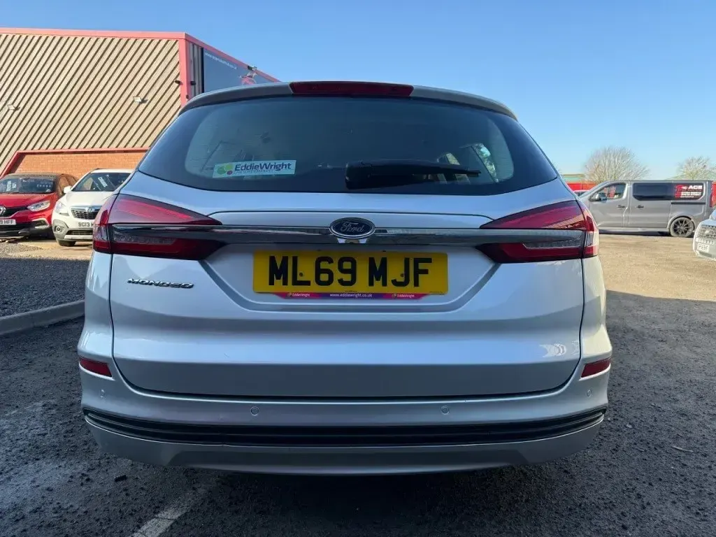 Begagnad Ford Mondeo Zetec 150 HK (110 kW) 2019 Silver Kombi