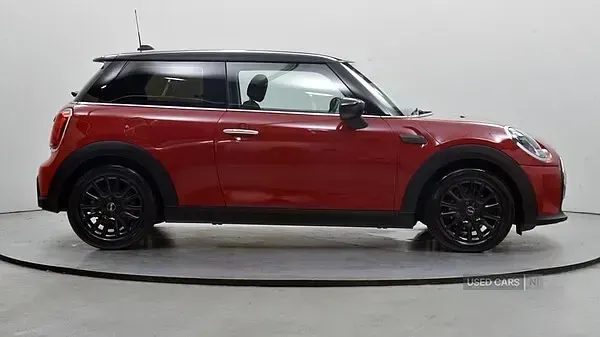 Used Mini Cooper Classic 134 HP (98 kW) 2022 Red Hatchback