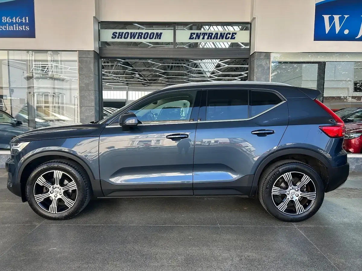 Used Volvo XC40 Inscription 163 HP (119 kW) 2021 Blue SUV