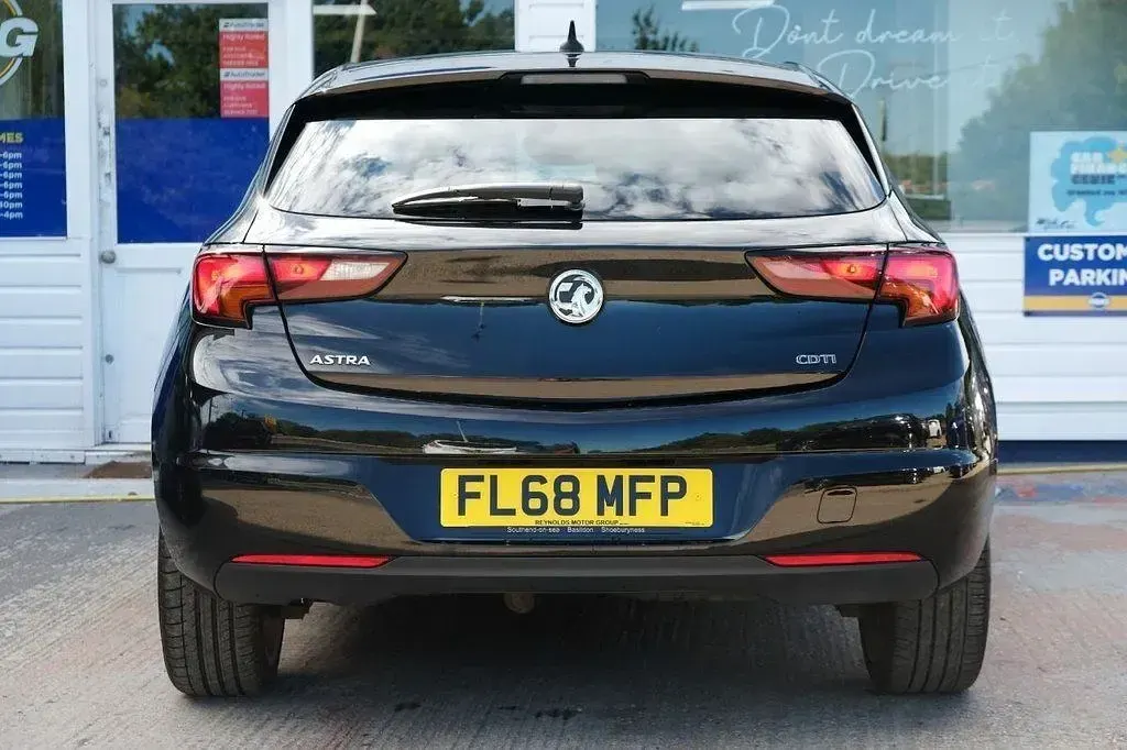 Second-hand Vauxhall Astra SRi 135 CP (99 kW) 2018 Negru Hatchback