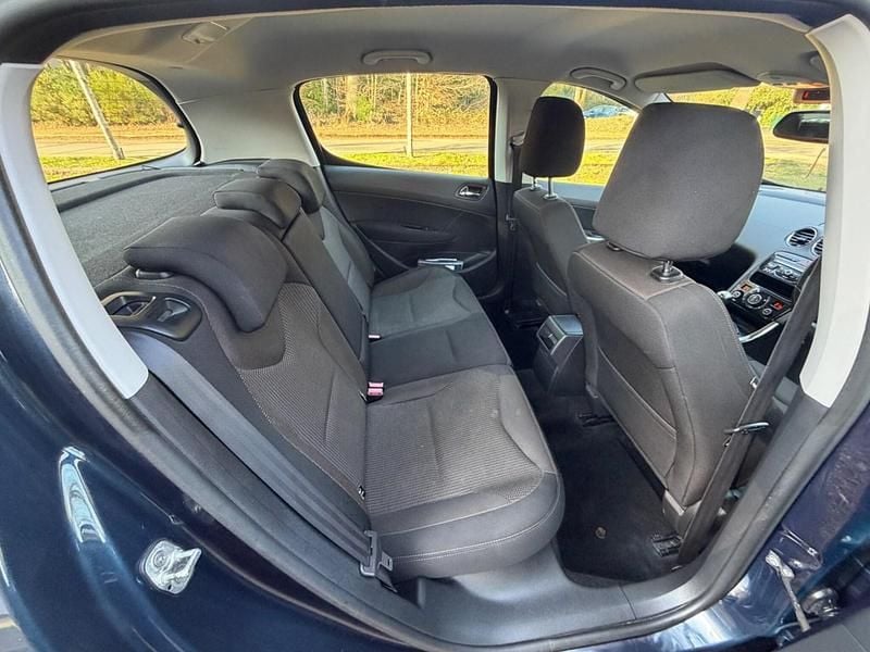 Used Peugeot 308 Active 92 HP (67 kW) 2013 Blue Hatchback