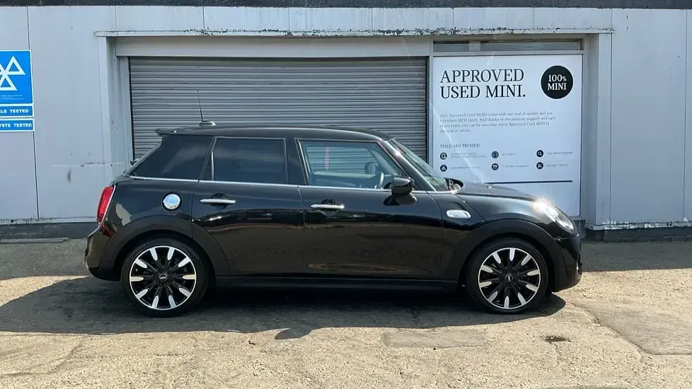 Used Mini Cooper S Exclusive 189 HP (139 kW) 2021 Black Hatchback