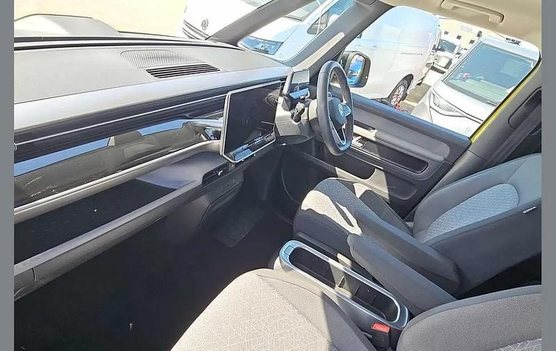 Usado VW ID. Buzz Pro 210 kW (286 CV) 2025 Amarillo Monovolumen