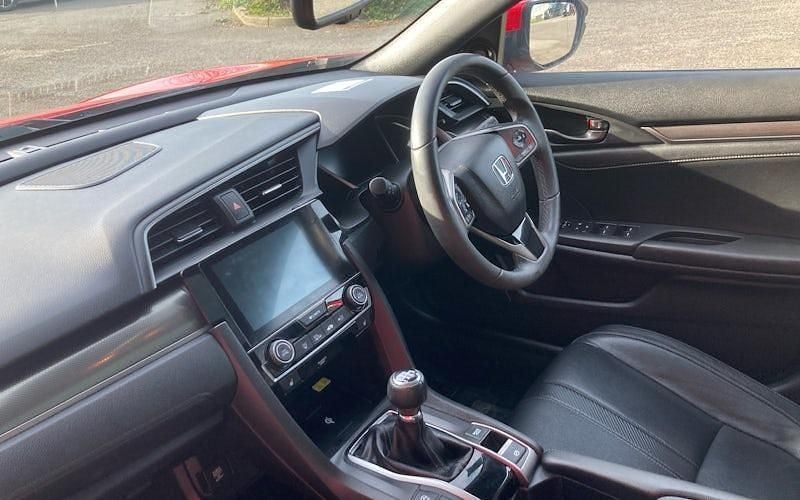 Second-hand Honda Civic Prestige 182 CP (133 kW) 2018 Roșu Hatchback