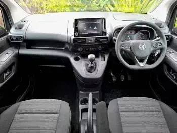 Second-hand Vauxhall Combo 110 CP (80 kW) 2019 Negru Monovolum