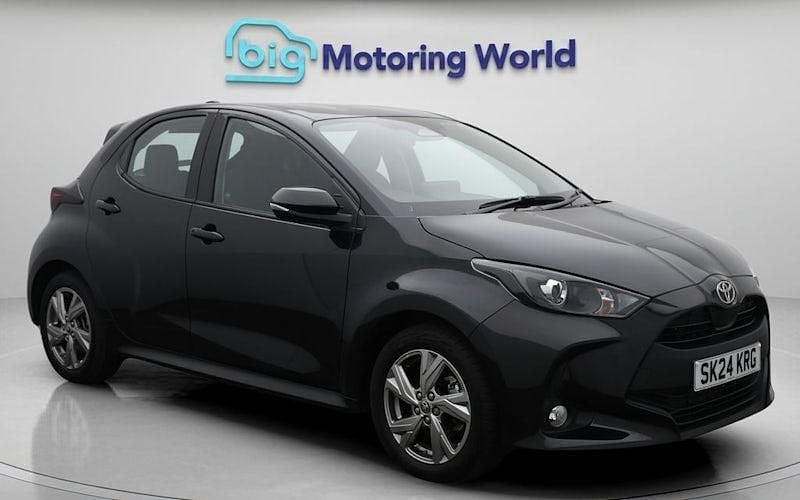 Used 2024 Toyota Yaris Hybrid Hatchback | £17,500 (Good price) - Image 1/4