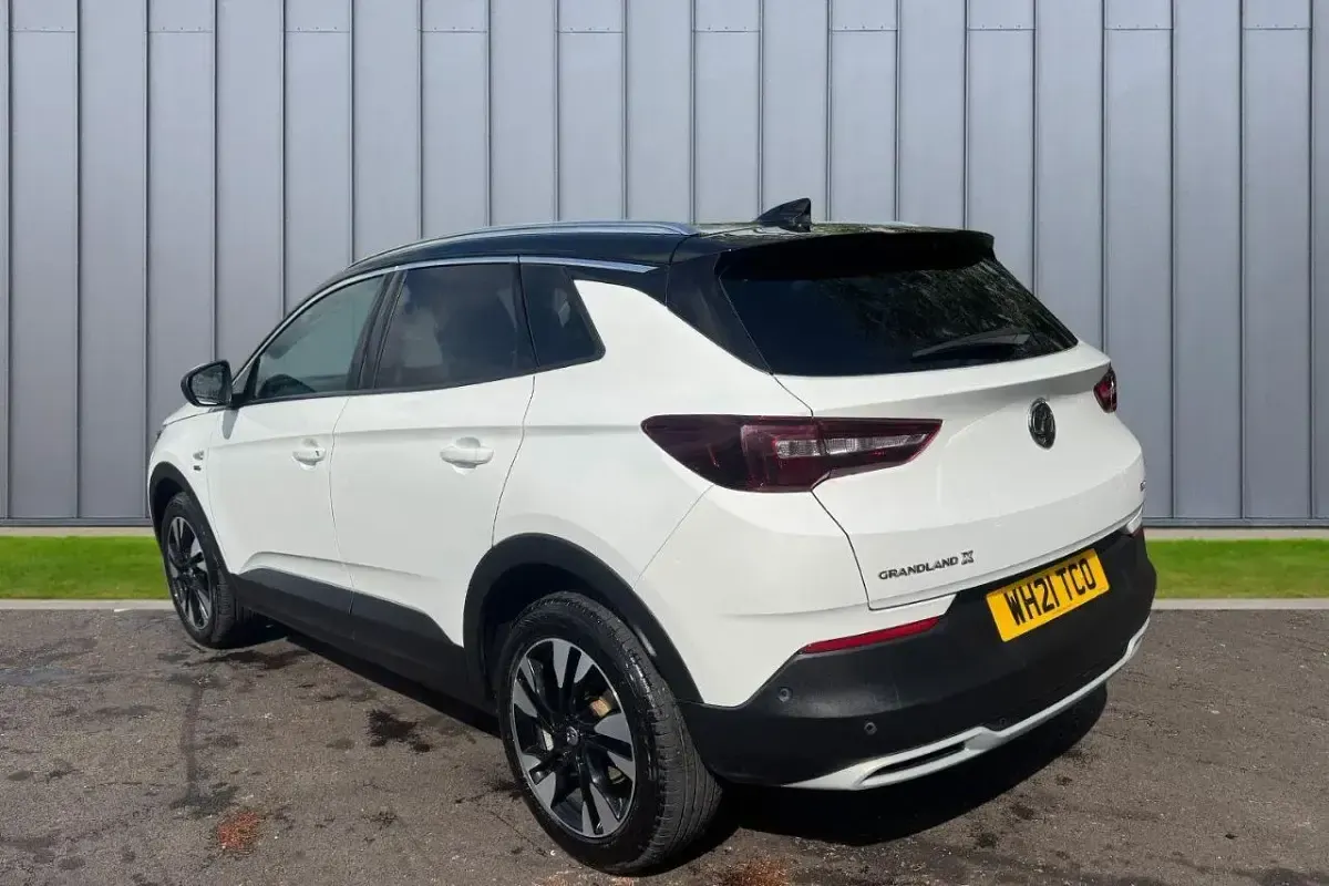 Used Vauxhall Grandland X Edition 128 HP (94 kW) 2021 White SUV