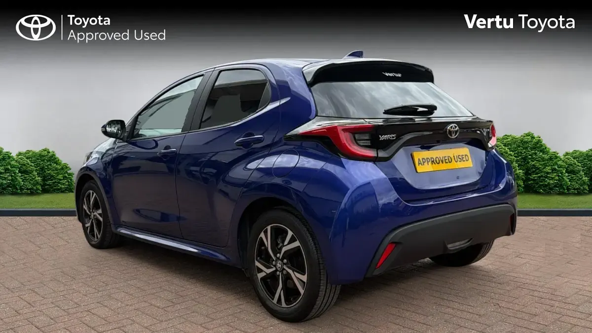 Used Toyota Yaris Design 116 HP (85 kW) 2024 Juniper blue (metallic paint) Hatchback
