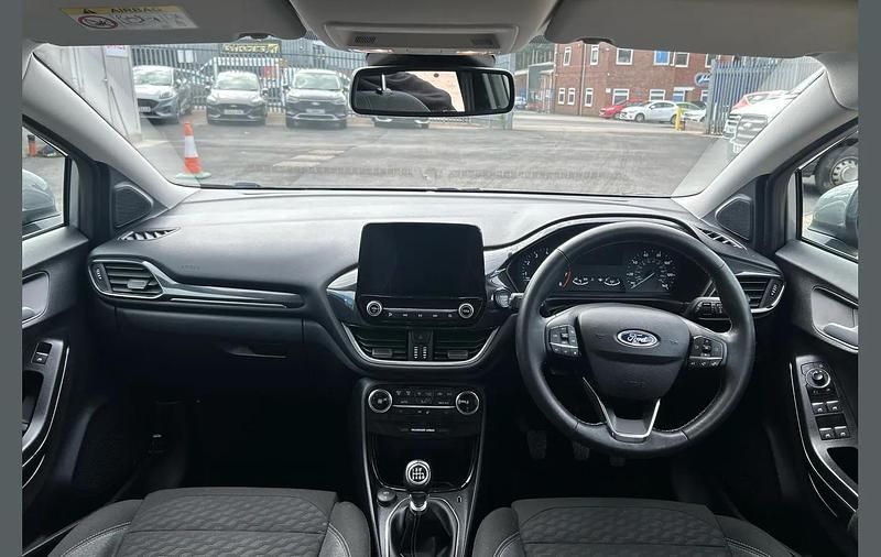 Used Ford Puma Titanium 123 HP (90 kW) 2023 Silver SUV