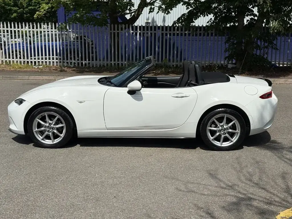 Used Mazda MX5 131 HP (96 kW) 2016 White Cabriolet