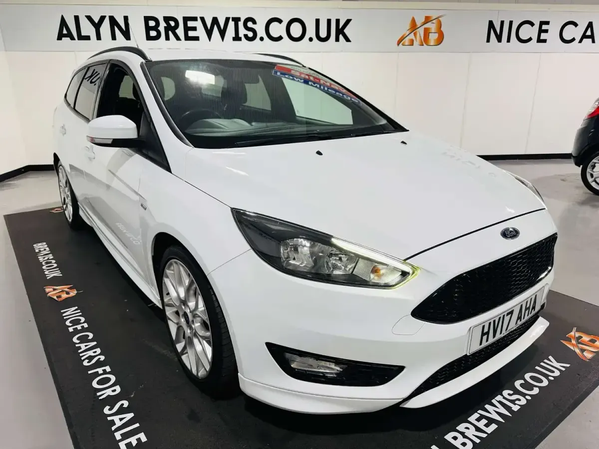 Used Ford Focus ST-Line 125 HP (91 kW) 2017 White Estate