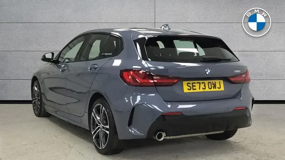 Usado BMW 118 M Sport 134 HP (98 kW) 2023 Cinzento Citadino