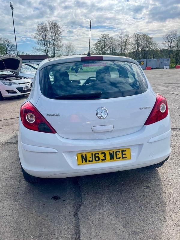 Second-hand Vauxhall Corsa 2013 Alb Hatchback