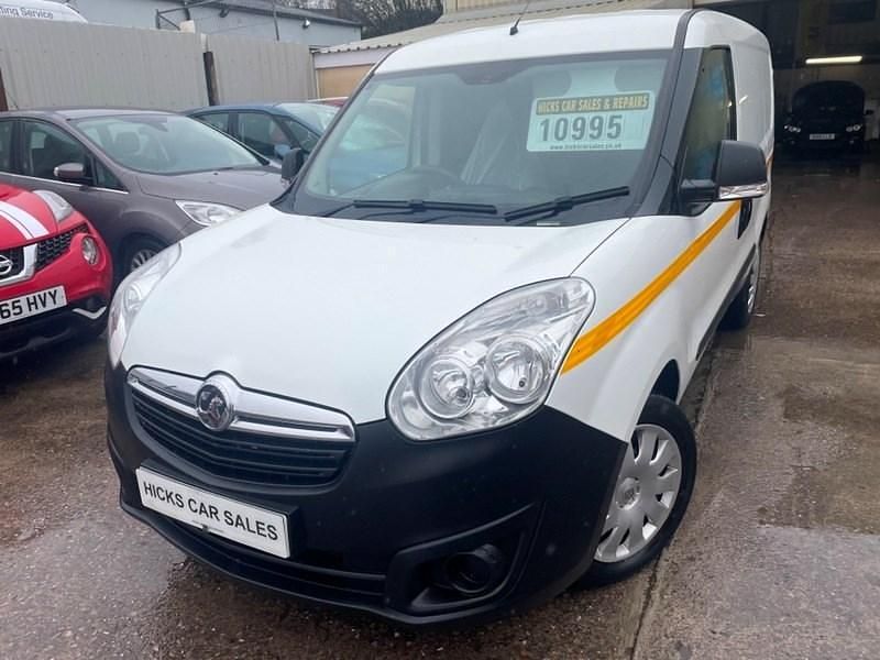 White Used 2018 Vauxhall Combo MPV | £10,995 - Image 1/4