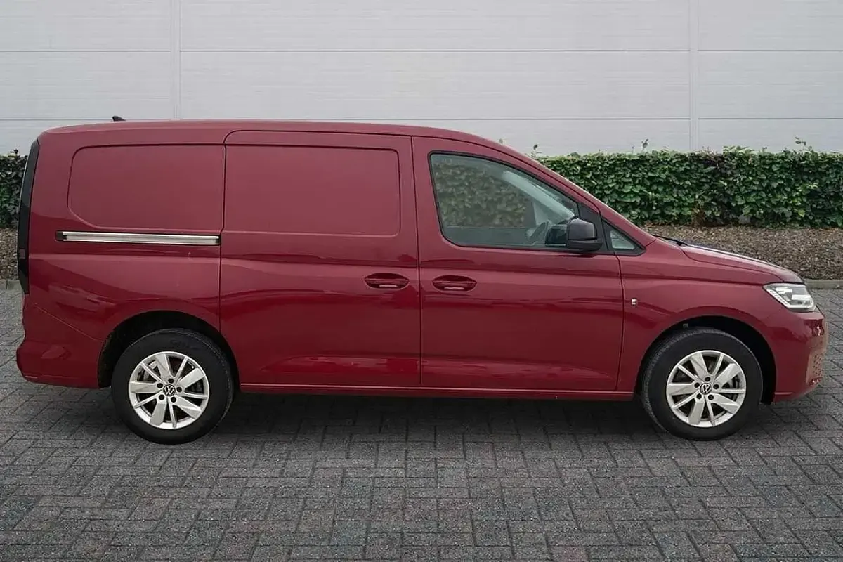 Used VW Caddy Maxi Pro 122 HP (89 kW) 2025 Red MPV
