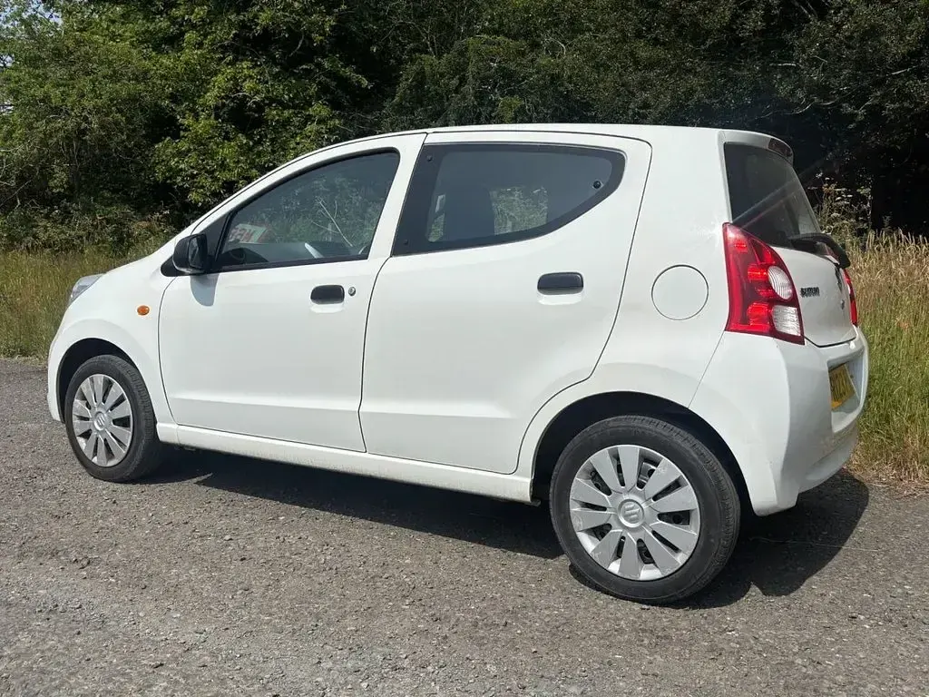 Used Suzuki Alto 68 HP (50 kW) 2014 White Hatchback