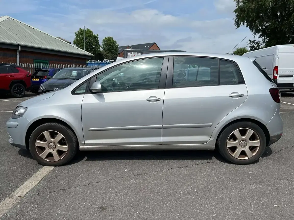 Used VW Golf IV SE 103 HP (75 kW) 2006 Silver Hatchback
