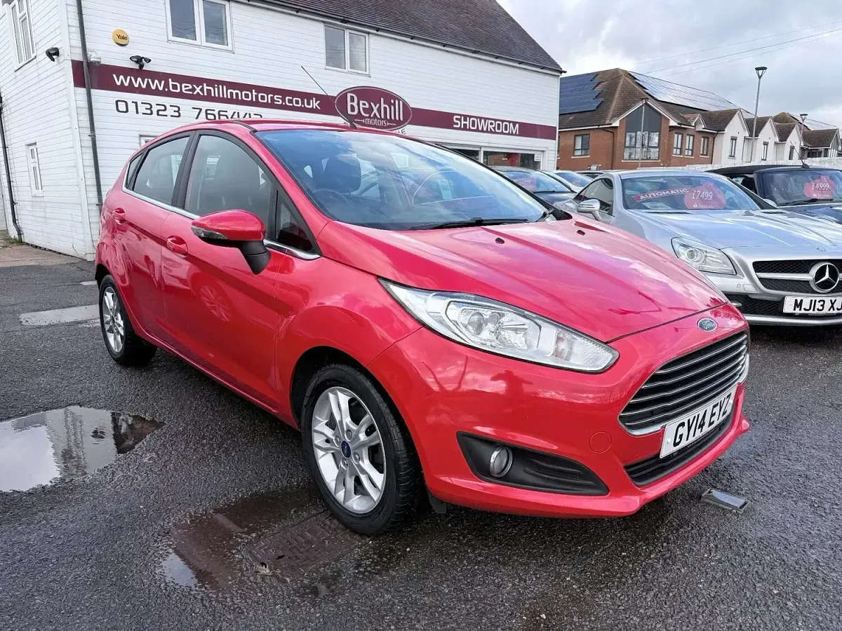 Used Ford Fiesta Zetec 98 HP (72 kW) 2014 Red Hatchback